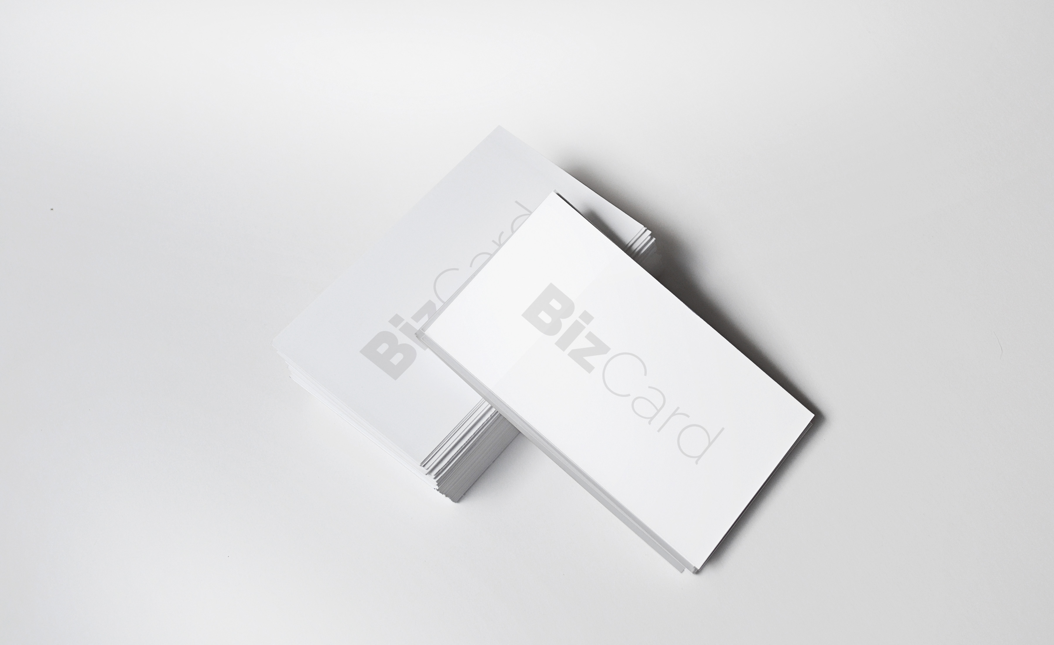 06_Photorealistic Business Card Mockup.jpg